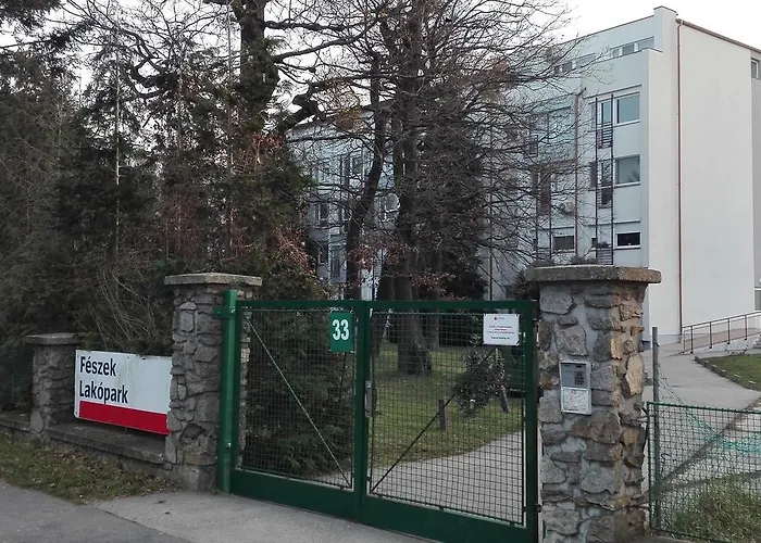 Fészek *